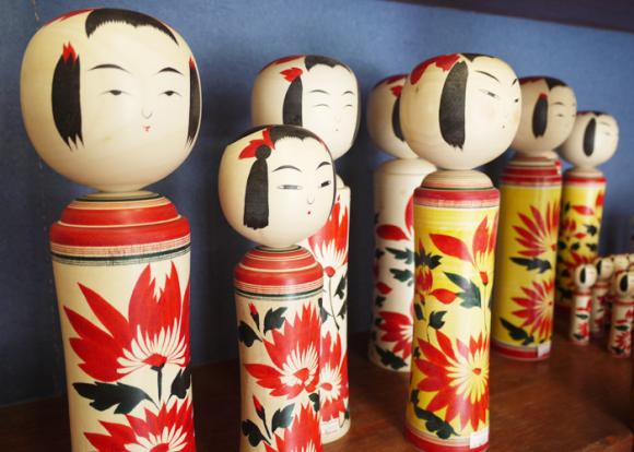 តុក្កតាឈើ Kokeshi ដែលពេញនិយមនៅក្នុងតំបន់ Tohoku